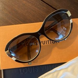 Louis Vuitton Petit Soupçon Cat Eye Sunglasses